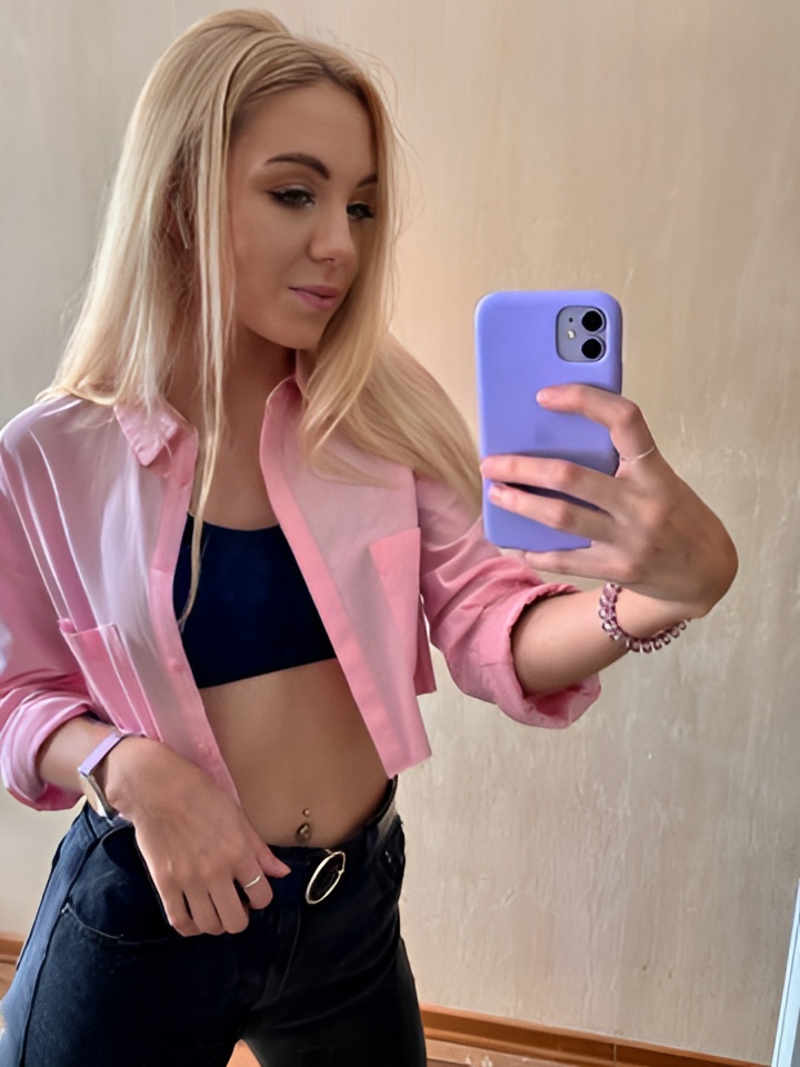 Алиса привлекательная девушка из Новоалександровска цена от 5000 руб