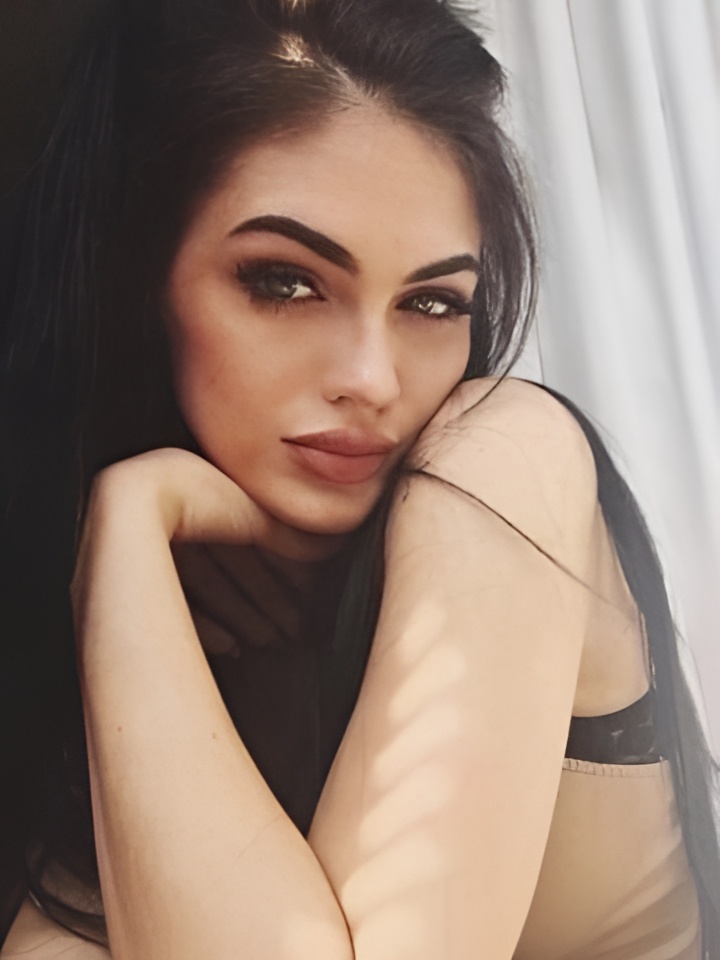 Индивидуалка Арина, доступна для личного знакомства от 2500 руб