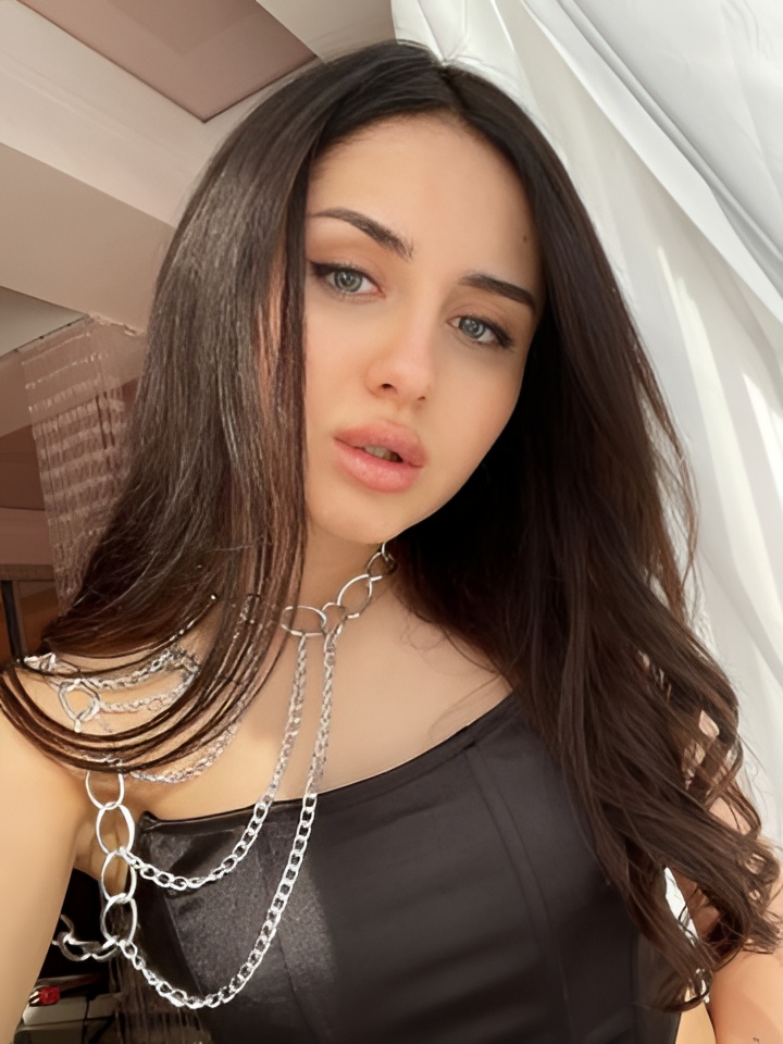 Ксения привлекательная девушка из Новоалександровска цена от 1500 руб